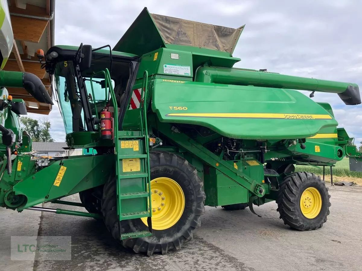 E-FARM: John Deere T 560 HM - Moissoneuse-batteuse - id RYSWKP4 - 116 500 € - Année: 2009 - Lecture du nombre d'heure: 2 800,Puissance du moteur (chevaux): 350,Autriche