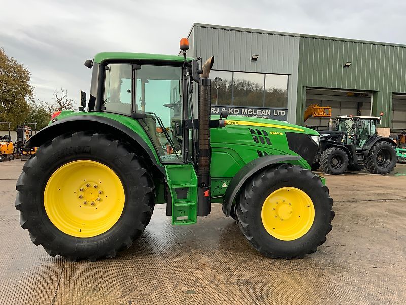 E-FARM: John Deere 6140M - Traktor - id YYIYL8Q - 52.317 € - Baujahr: 2015 - Abgelesene Motorstunden: 5.941,Motorleistung (PS): 153,Vereinigtes Königreich
