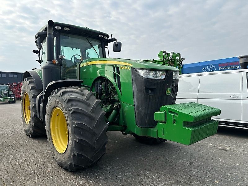 E-FARM: John Deere 8260 R - Tractor - id GQ7IS16 - 74.490 € - Año: 2013 - Horas: 7800,Potencia del motor: 260,Alemania