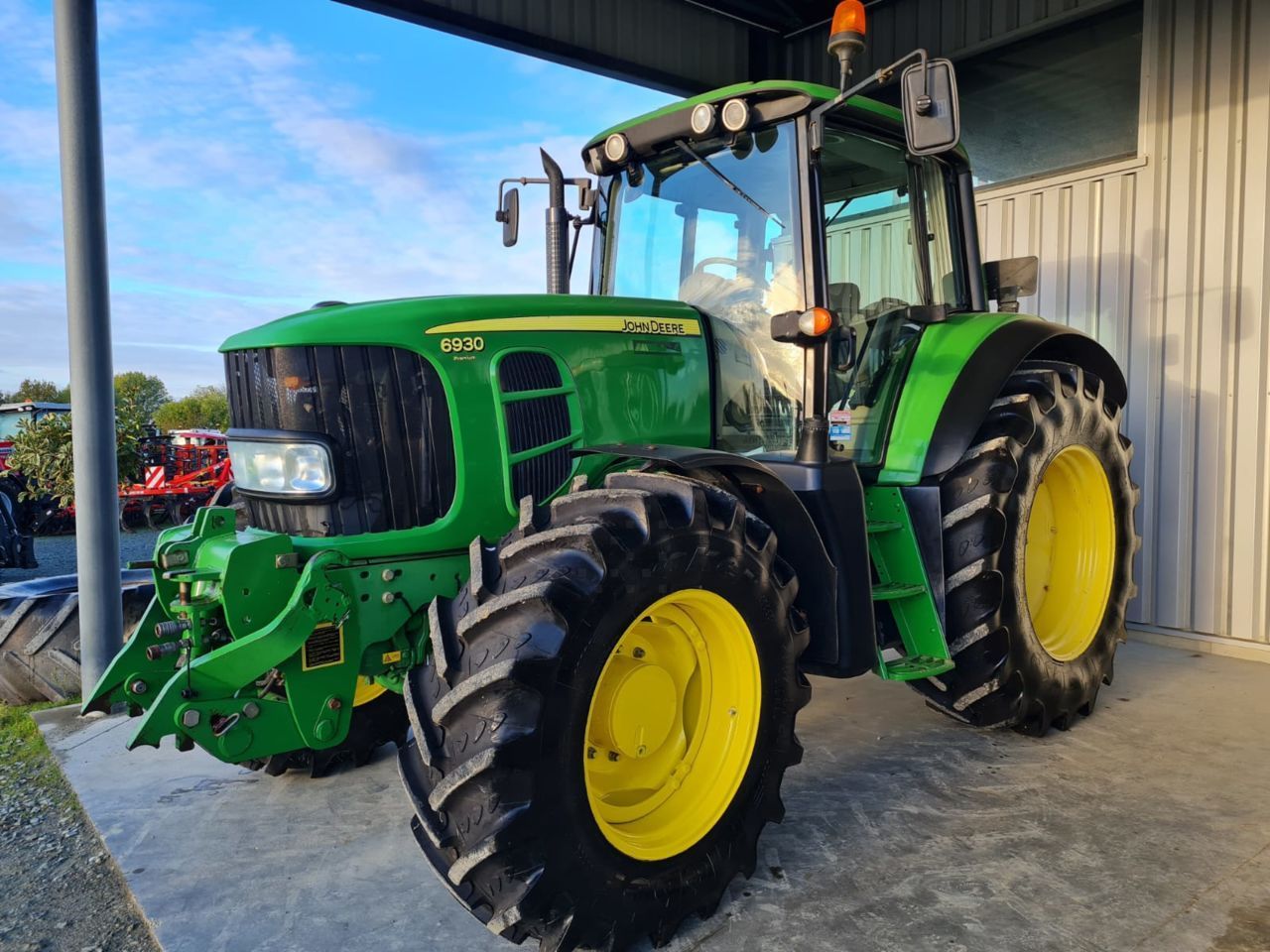 John Deere 6930 Premium Tractor 52.500 EUR