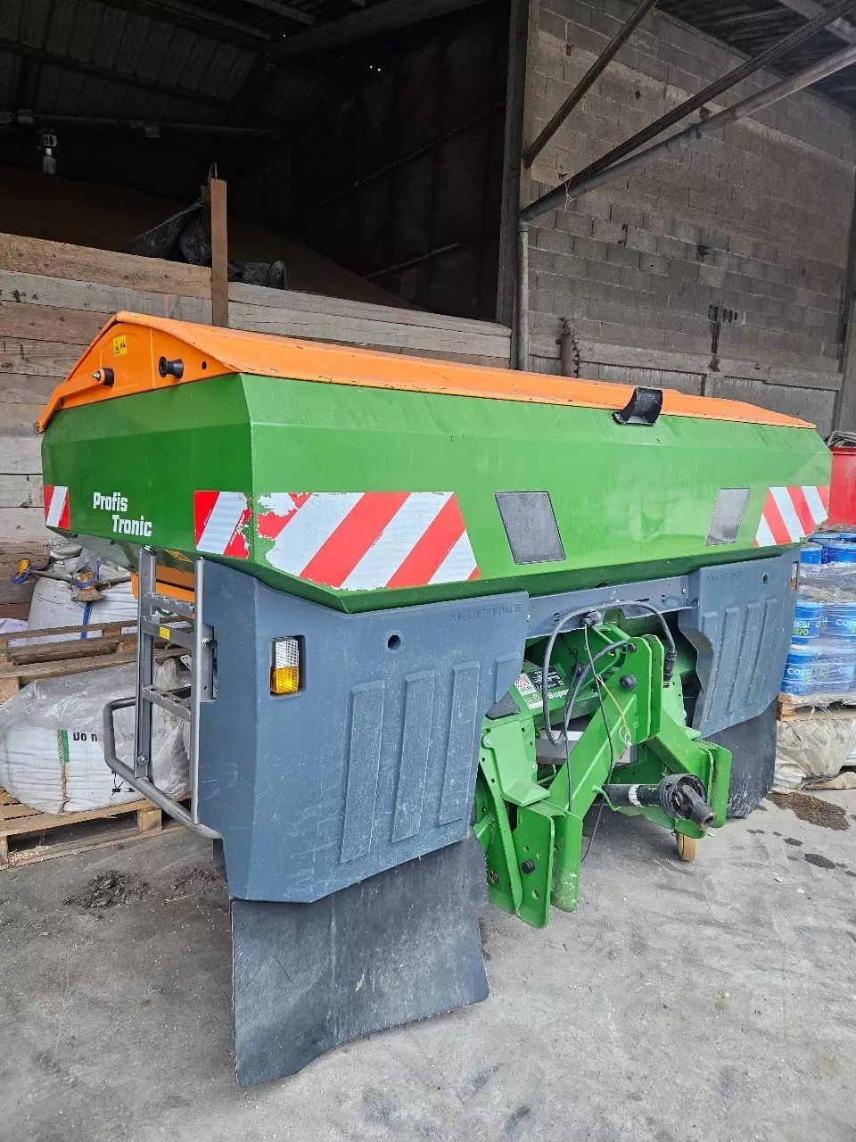 Amazone za-v 3200 profis tronic Fertiliser spreader €19,000