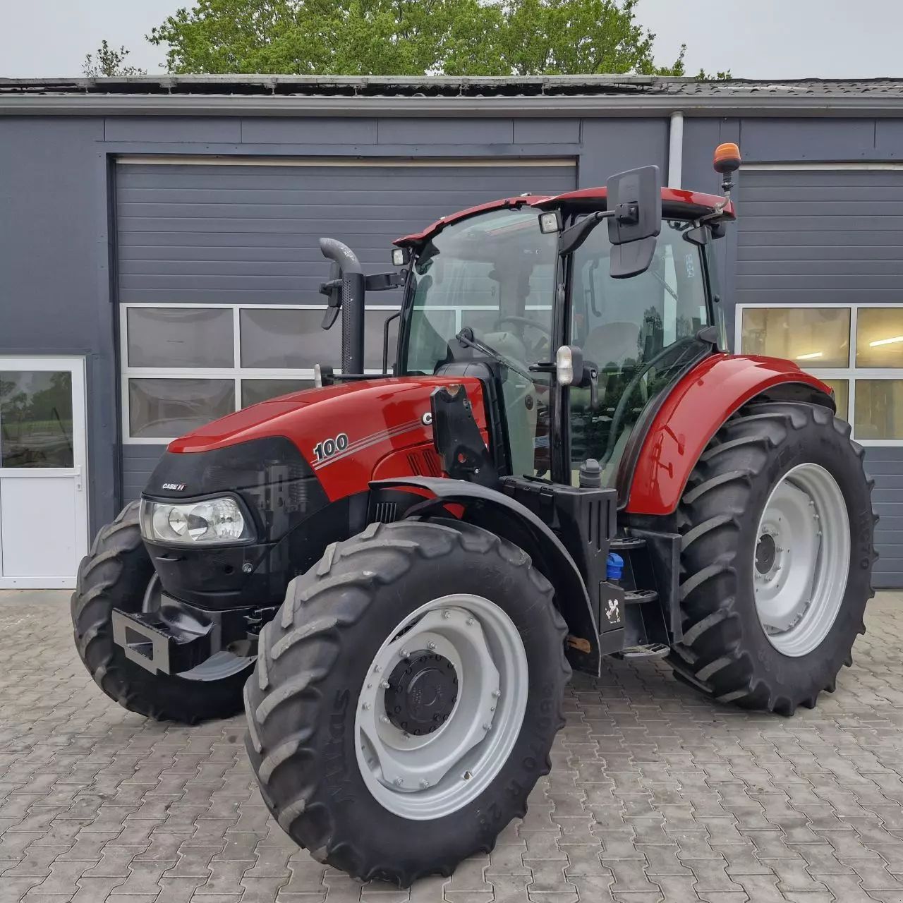 Case IH Luxxum 100 Трактор 40 000 €
