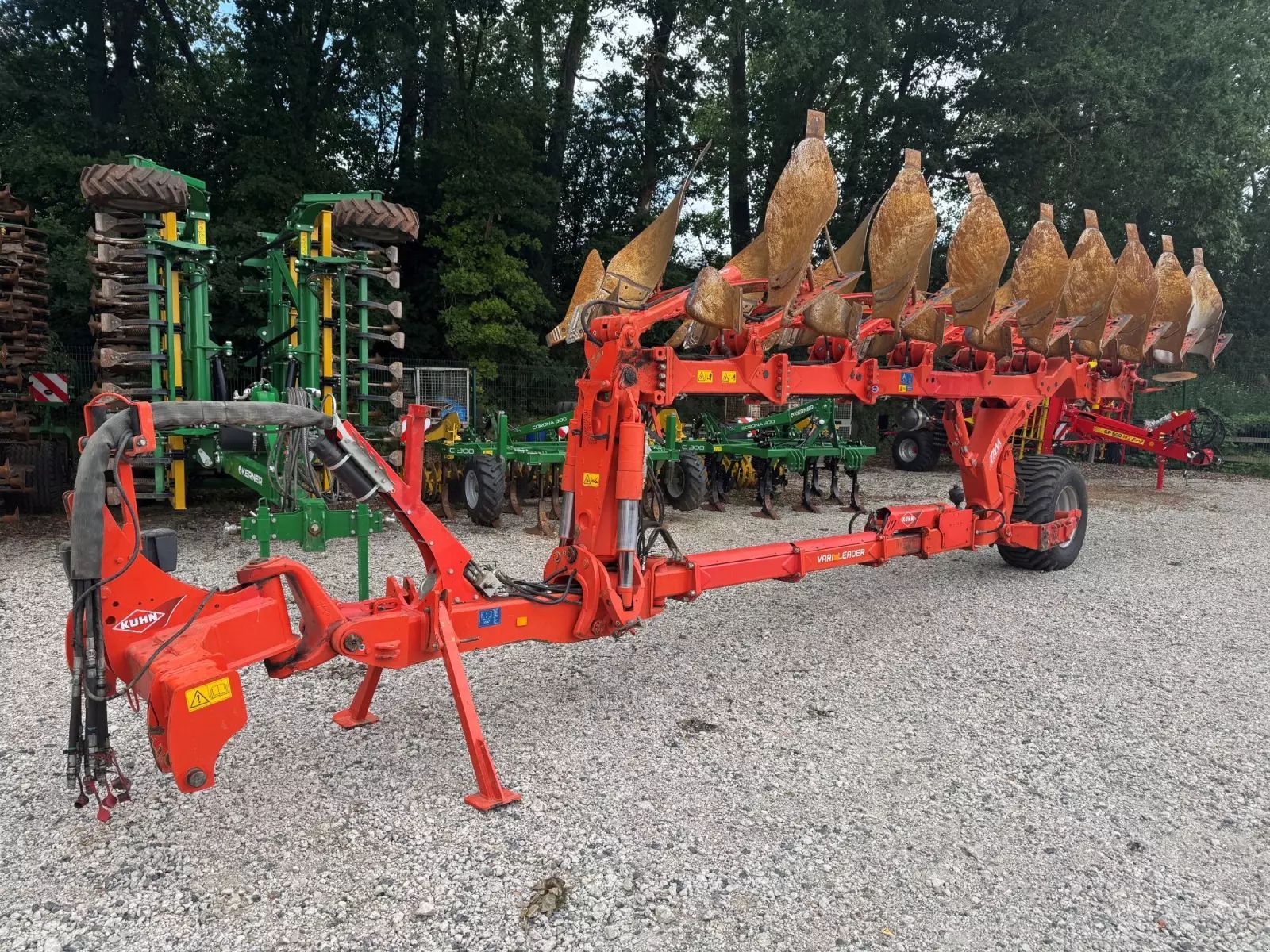 E-FARM: Kuhn Vari-Leader 8 NSH - Charrue - id FPJTEKI - 22 105 € - Année: 2017 - Allemagne