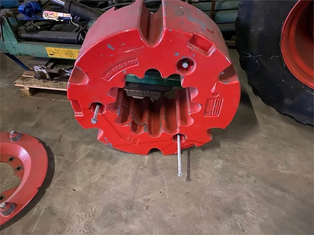 E-FARM: wielgewicht 1000 kg met bevestiging 1 stuks - Tractor - id ZY5YAWK - 3200 € - Países Bajos