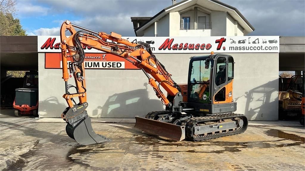 Doosan dx85r-3 Mini excavator €73,000