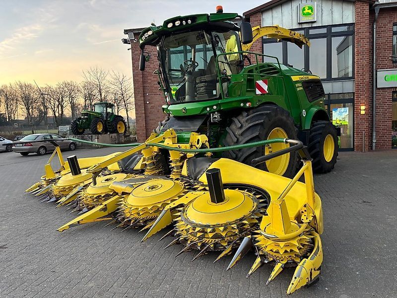 E-FARM: John Deere 9700 - Feldhäcksler (selbstfahrend) - id CLCJ2FB - 330.000 € - Baujahr: 2019 - Abgelesene Motorstunden: 995,Motorleistung (PS): 770,Deutschland