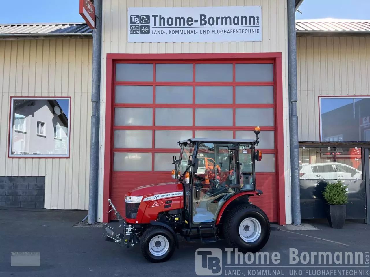 Massey Ferguson 1735 M HC Tractor €33,000