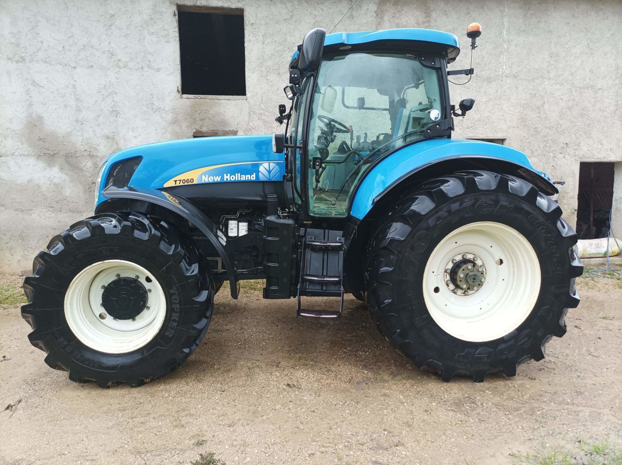 E-FARM: New Holland T7060 - Tractor - id LDCKSRN - 39.900 € - Año: 2009 - Horas: 6990,Potencia del motor: 225,Francia