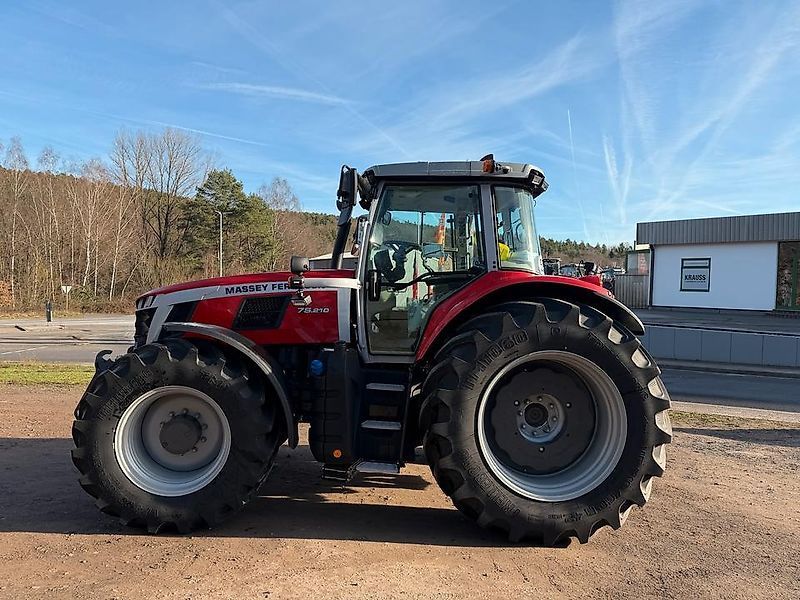 Massey Ferguson 7S.210 Traktor