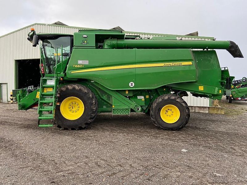 E-FARM: John Deere T660 - Combină de recoltat - id BDMEKDY - 295.000 EUR - Anul: 2022 - Citeste ore: 451,Germania