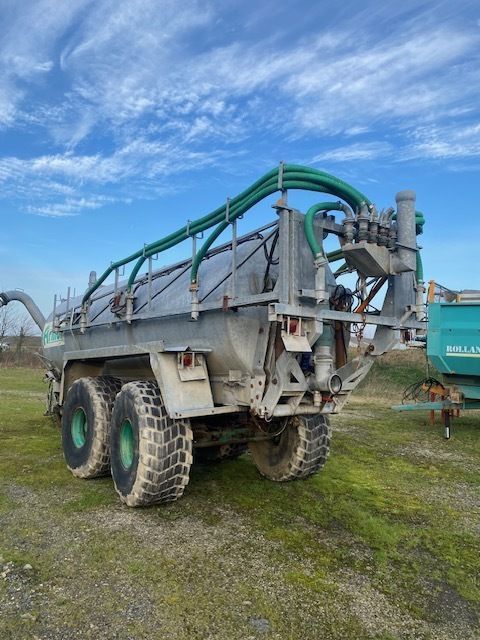Armour Self propelled liquid manure spreader €12,900