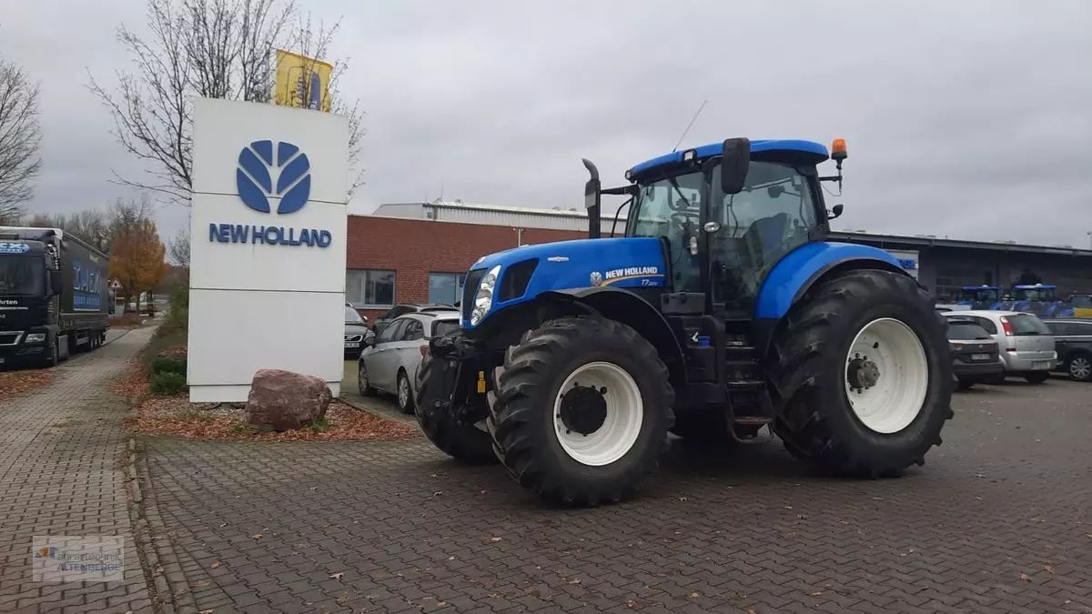 E-FARM: New Holland T7.220 - Tractor - id CKKQIKD - 71.849 EUR - Anul: 2015 - Citeste ore: 5.800,Muterea motorului: 205,Germania