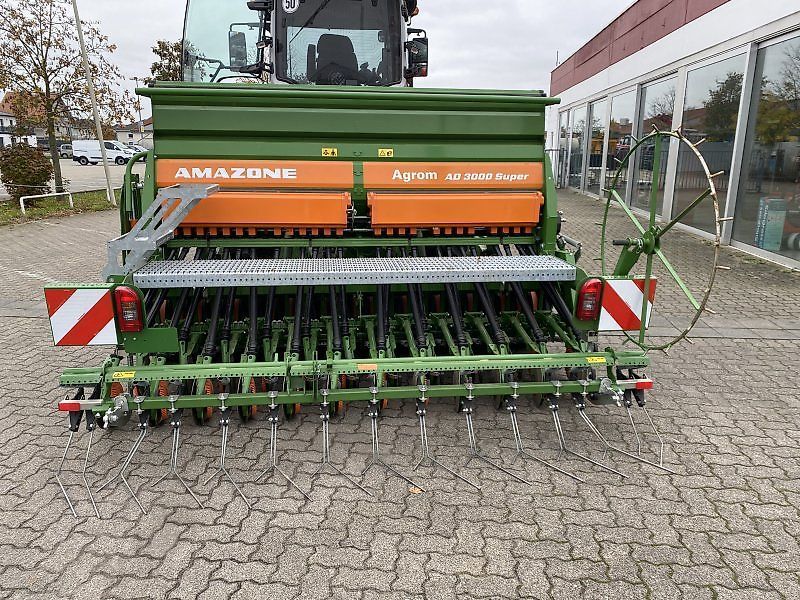 E-FARM: Amazone KE 3002-190 - Siewnik rzędowy/agregat uprawowo-siewny - id VGKKGIK - 33 945 € - Rok produkcji: 2023 - Motogodziny: 300,Niemcy
