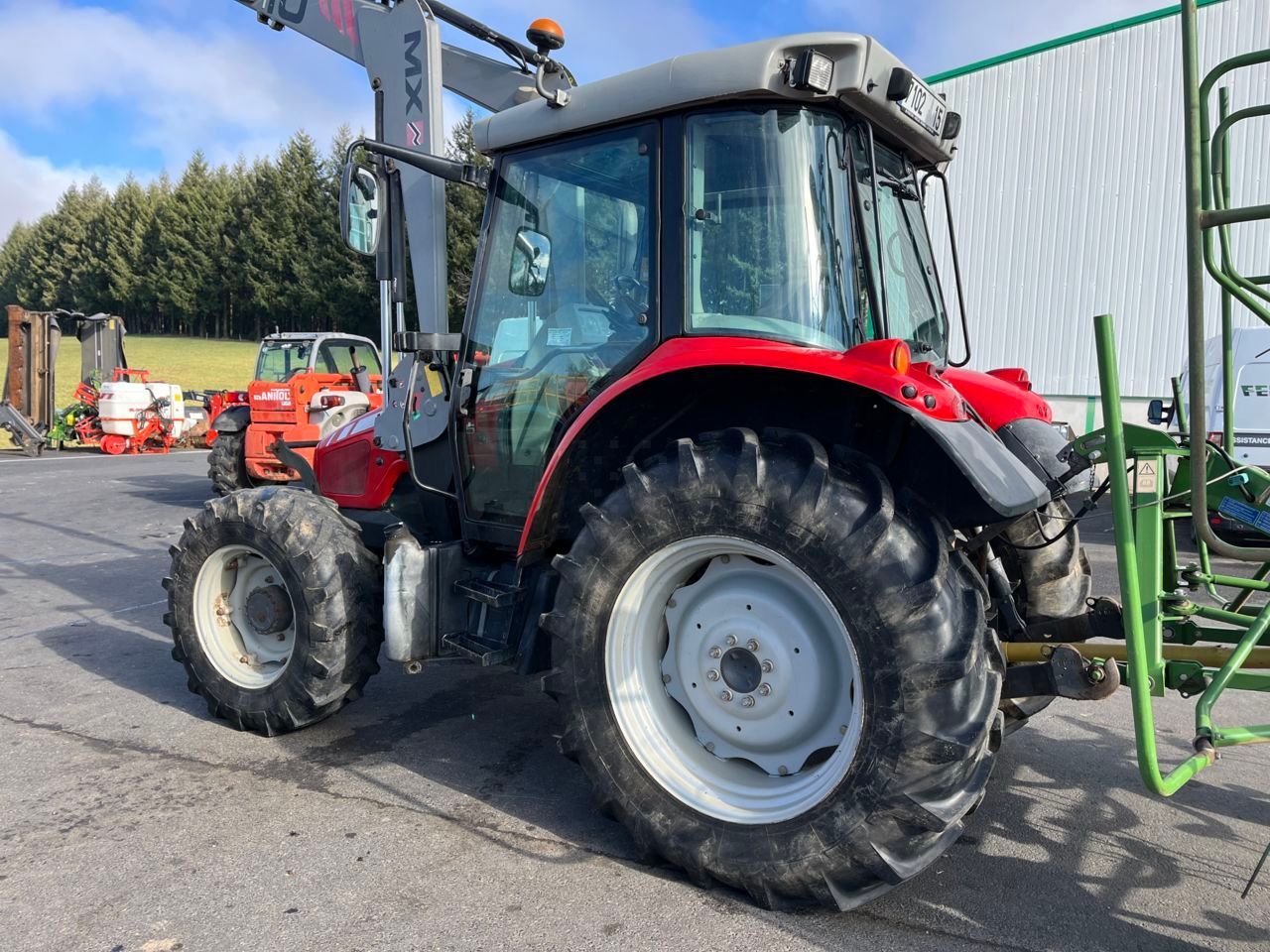 E-FARM: Massey Ferguson 5435 - Tractor - id JLVVB31 - 35.000 € - Año: 2011 - Horas: 4200,Potencia del motor: 85,Francia