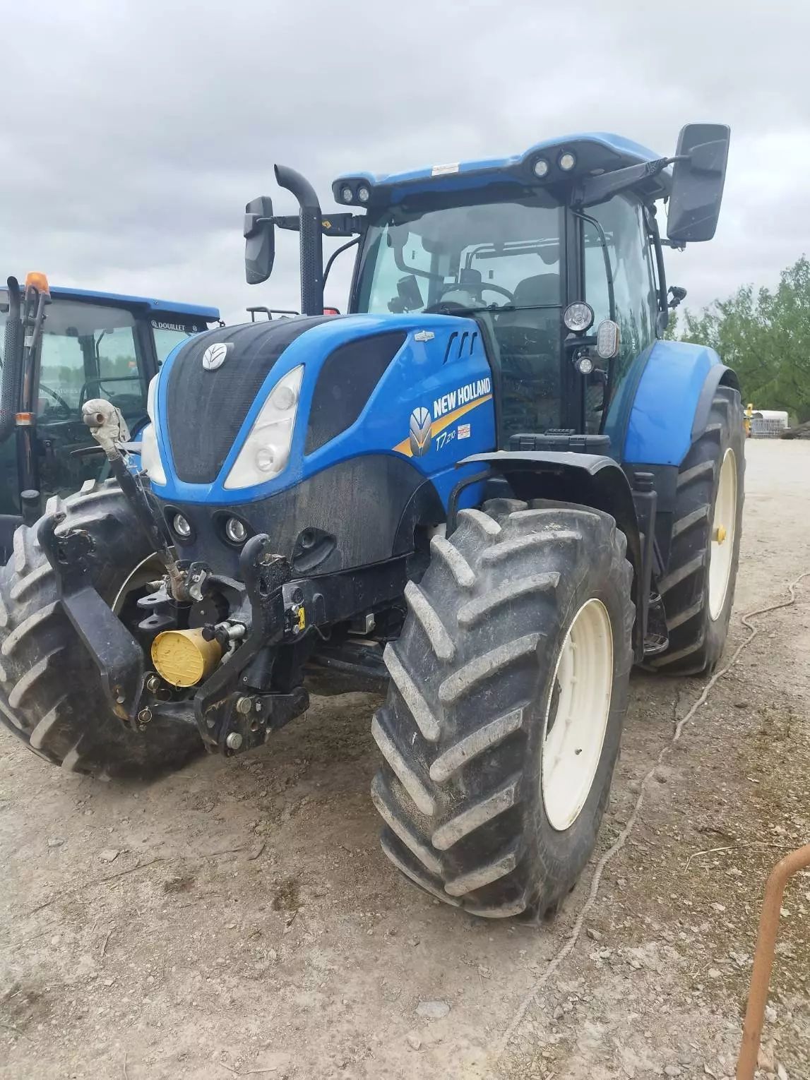 E-FARM: New Holland T7.210 - Traktor - id CJMF6Z8 - 97 000 € - Rok produkcji: 2022 - Motogodziny: 2150,Moc silnika: 165,Francja