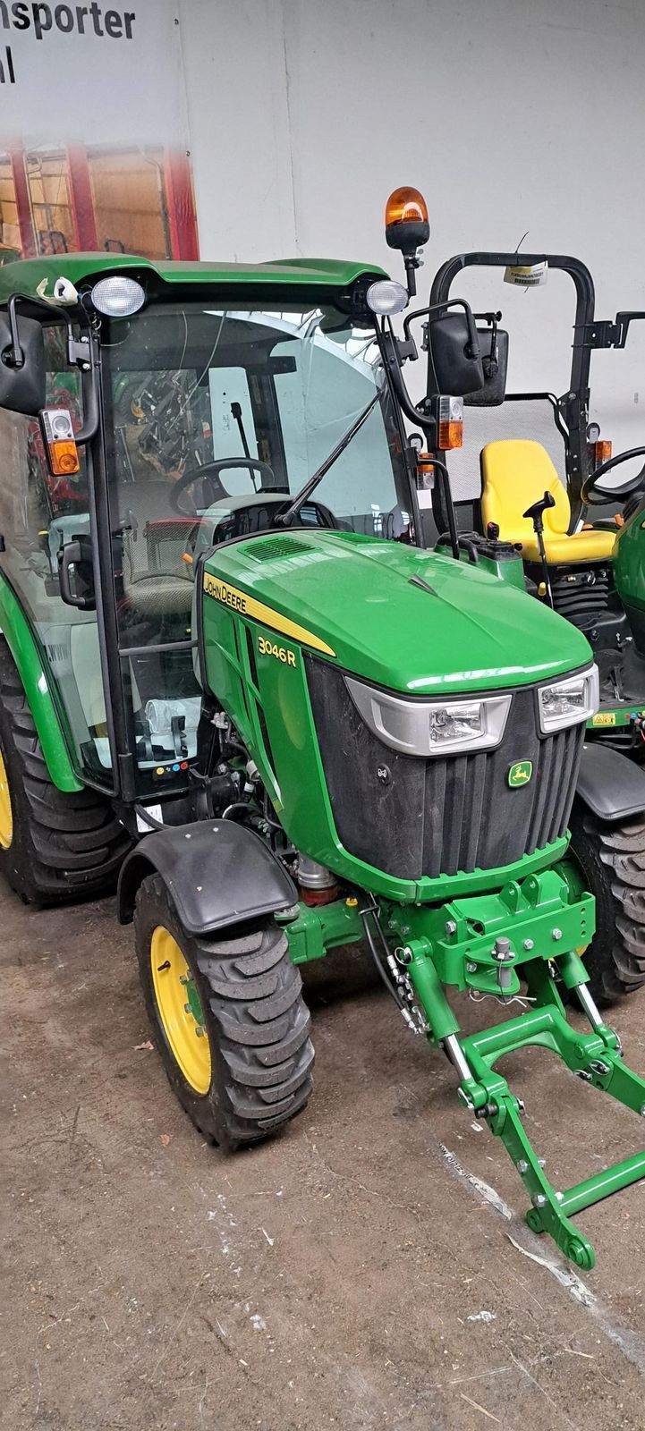 John Deere 3046 R Tractor 46.387 €