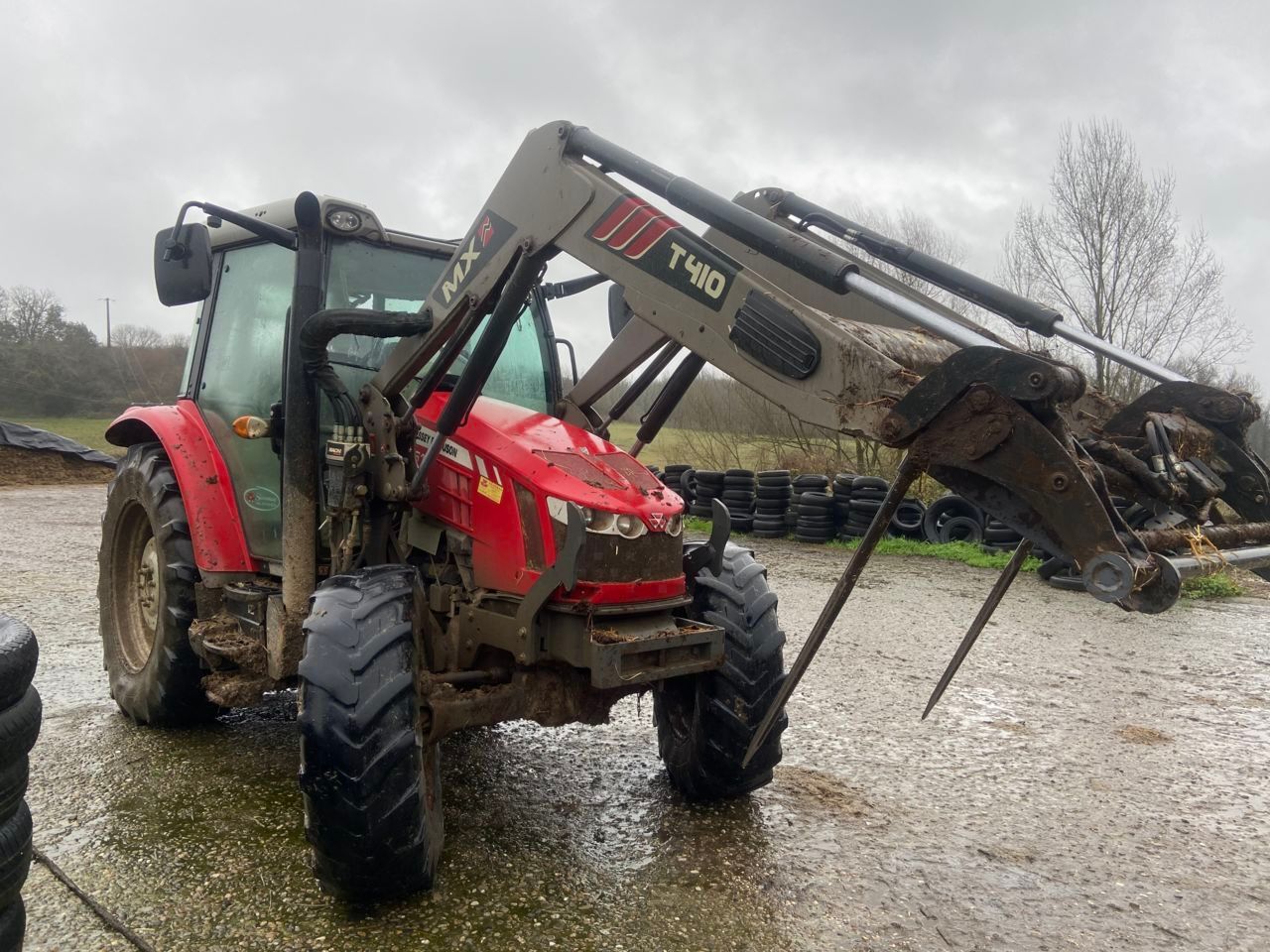Massey Ferguson 5610 Tractor €48,000