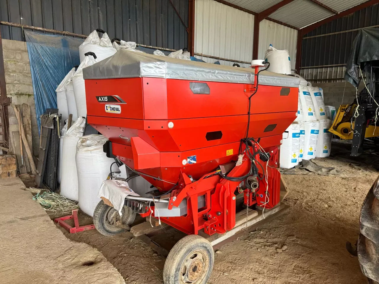 E-FARM: Kuhn axis 50.2 m-emc-w - Пръскачка - id VKNLV9C - 22 000 € - Година на построяване: 2021 - Франция