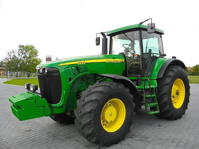 John Deere 8220 Traktor 51.714 €