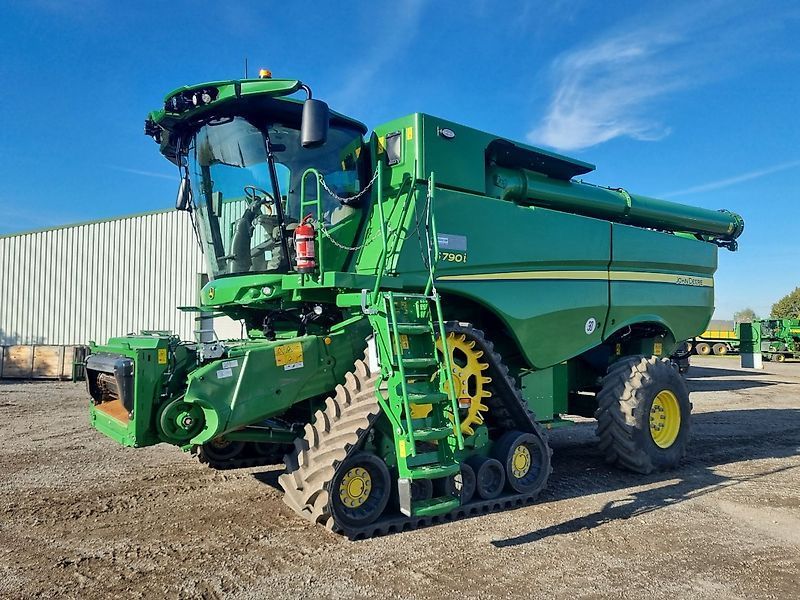 E-FARM: John Deere S790 - Κομπίνα - id YJVNLKW - 370.000 € - Χρονία: 2023 - Μετρητής ωρών: 243,Ισχύς κινητήρα: 625,Γερμανία