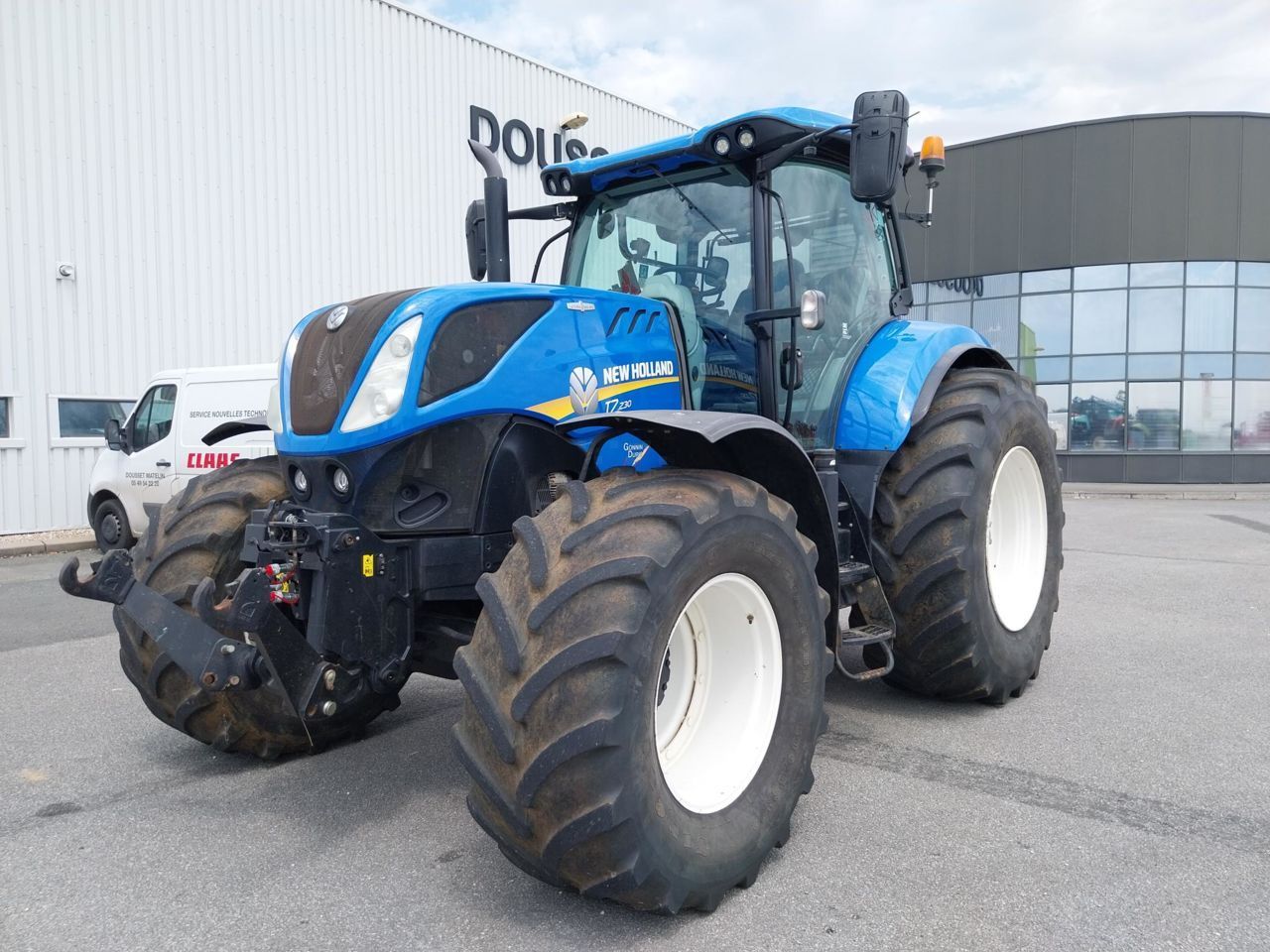 E-FARM: New Holland T7.230 - Traktor - id SJH3KCJ - 82 000 € - Rok produkcji: 2017 - Motogodziny: 3055,Moc silnika: 200,Francja