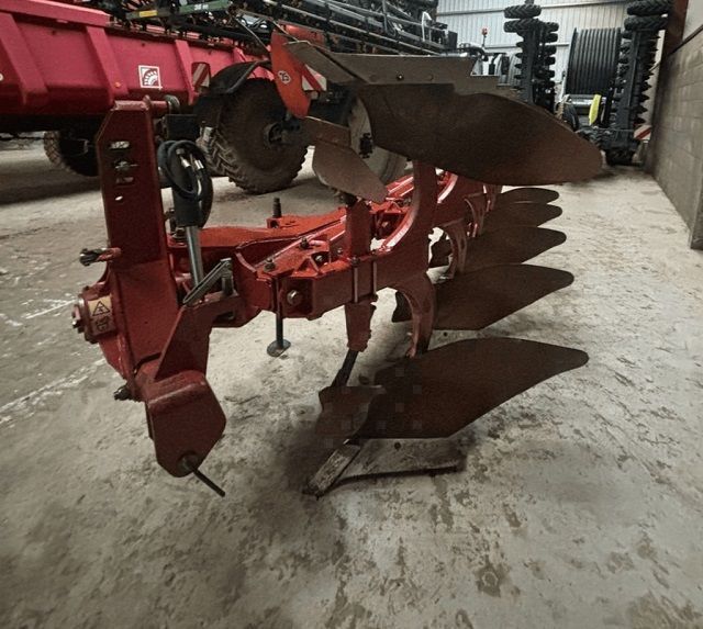 E-FARM: GREGOIRE BESSON r 41 - Pług - id EHRKPFQ - 5500 € - Rok produkcji: 2005 - Francja