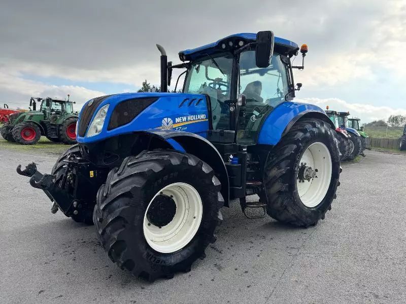 E-FARM: New Holland T7.260 - Τρακτέρ - id YPUF239 - 79.000 € - Χρονία: 2016 - Μετρητής ωρών: 3.715,Ισχύς κινητήρα: 220,Γαλλία