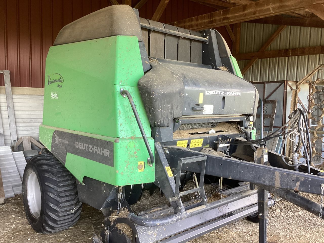 E-FARM: Deutz-Fahr VariMaster 560 - Balownica - id JVDZTUM - 18 900 € - Rok produkcji: 2012 - Wyprodukowane bele: 14 000,Francja