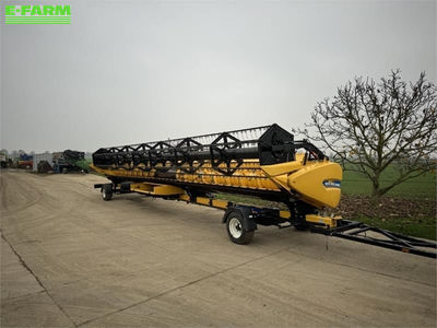 E-FARM: New Holland 41ft varifeed header - Header - id PQU5FPK - €22,675 - Year of construction: 2021 - United Kingdom