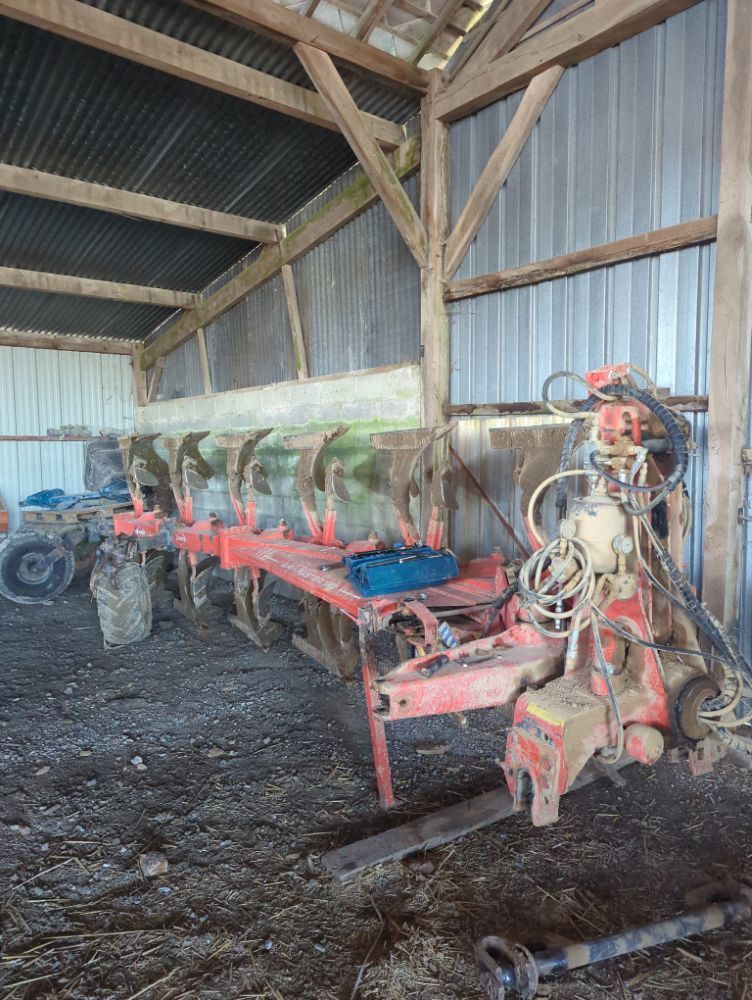E-FARM: Kuhn vm 180 - Charrue - id 6C6XAUQ - Année: 1999 - France