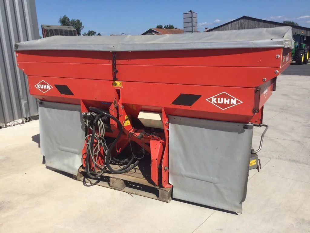 E-FARM: Kuhn axera h 1101 - Epandeur d'engrais - id MJJFMQD - Année: 2000 - France