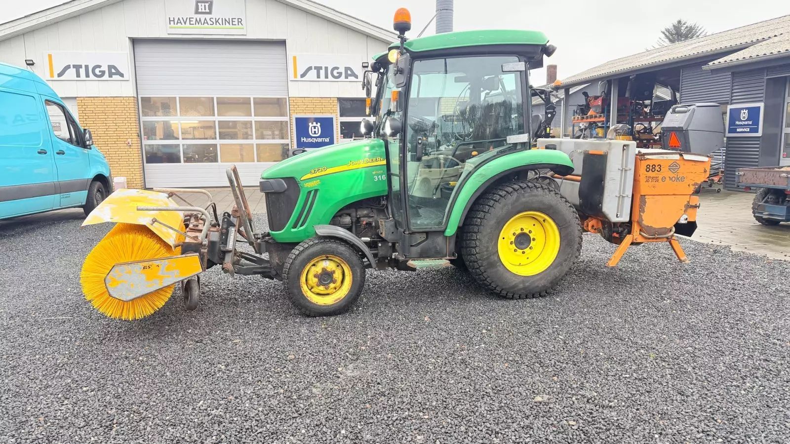 John Deere 3720 Tractor €19,408
