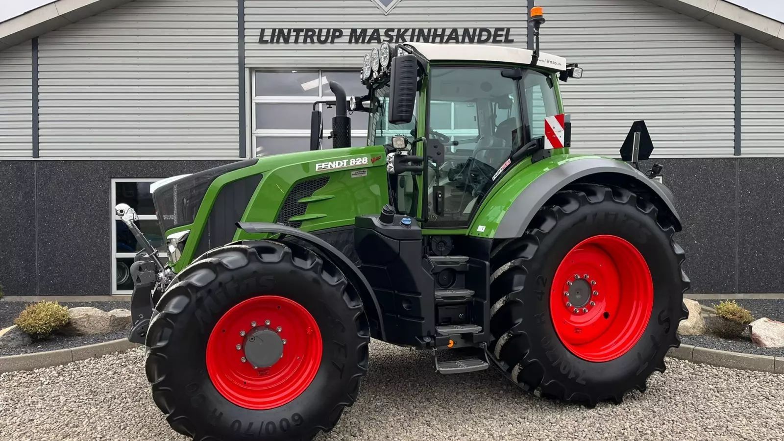 Fendt 828 Vario Profi Plus Traktor 192.817 €