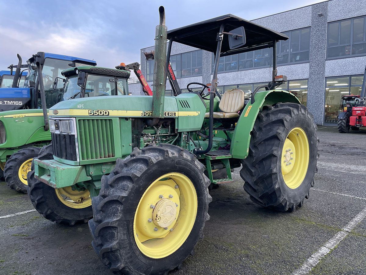 John Deere 5500 Traktor 17 850 €