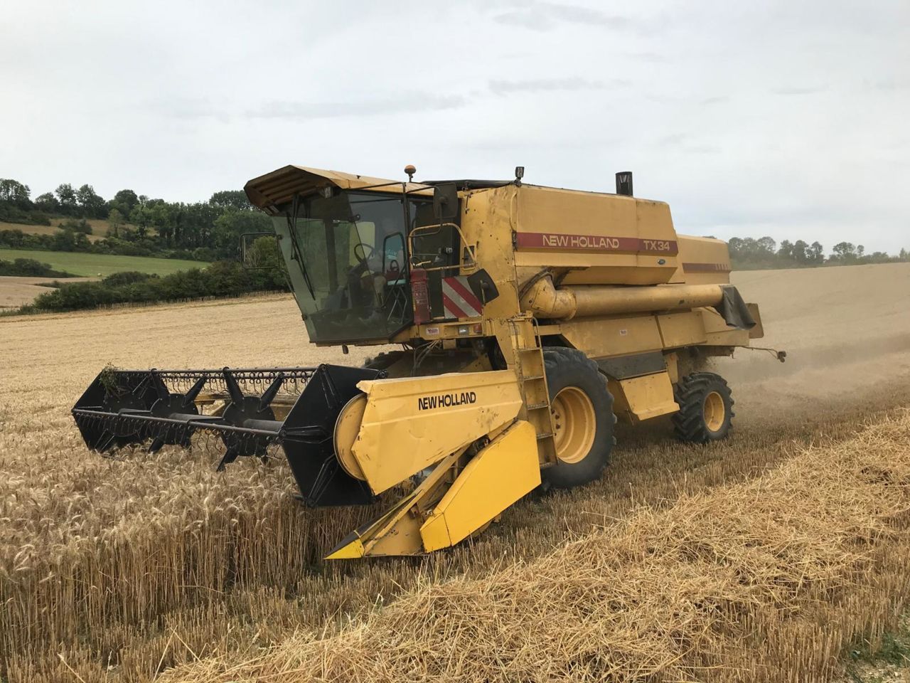 E-FARM: New Holland TX 34 - Cosechadora - id TTFL1GX - 18.000 € - Año: 1990 - Horas: 4100,Francia