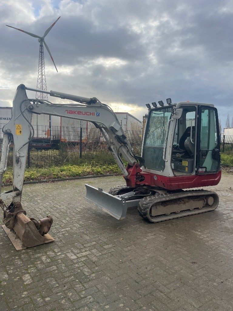 Takeuchi tb 235 Minigraver 23.000 €