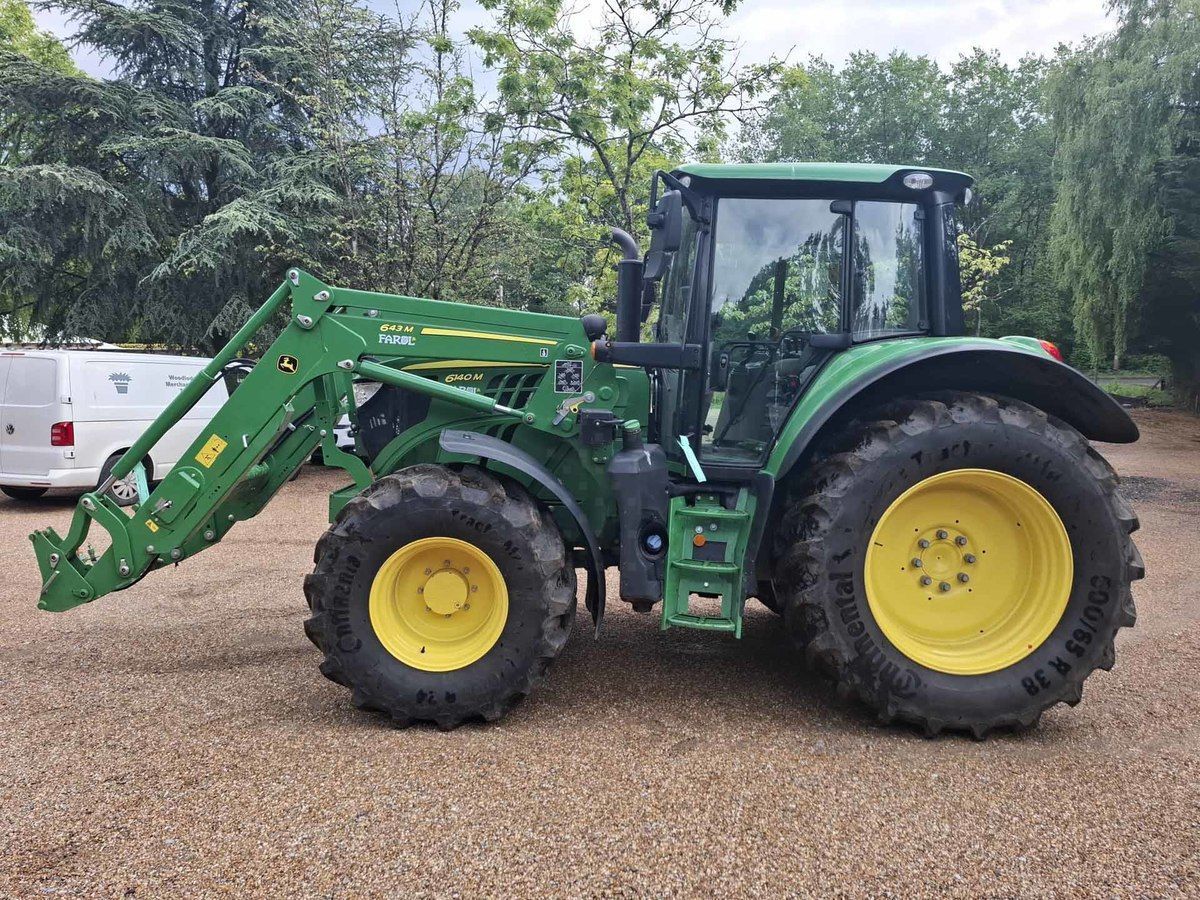 E-FARM: John Deere 6140 M - Traktor - id S9VJFQM - Baujahr: 2024 - Abgelesene Motorstunden: 1.000,Motorleistung (PS): 140,Vereinigtes Königreich