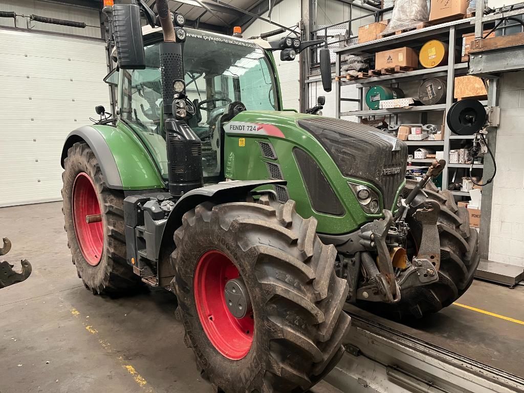E-FARM: Fendt 724 Vario - Tractor - id NSUUH5I - €99,309 - Year of construction: 2020 - Engine hours: 6,472,United Kingdom