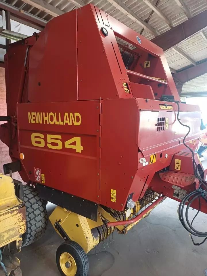 New Holland 654 Empacadora 6557 €
