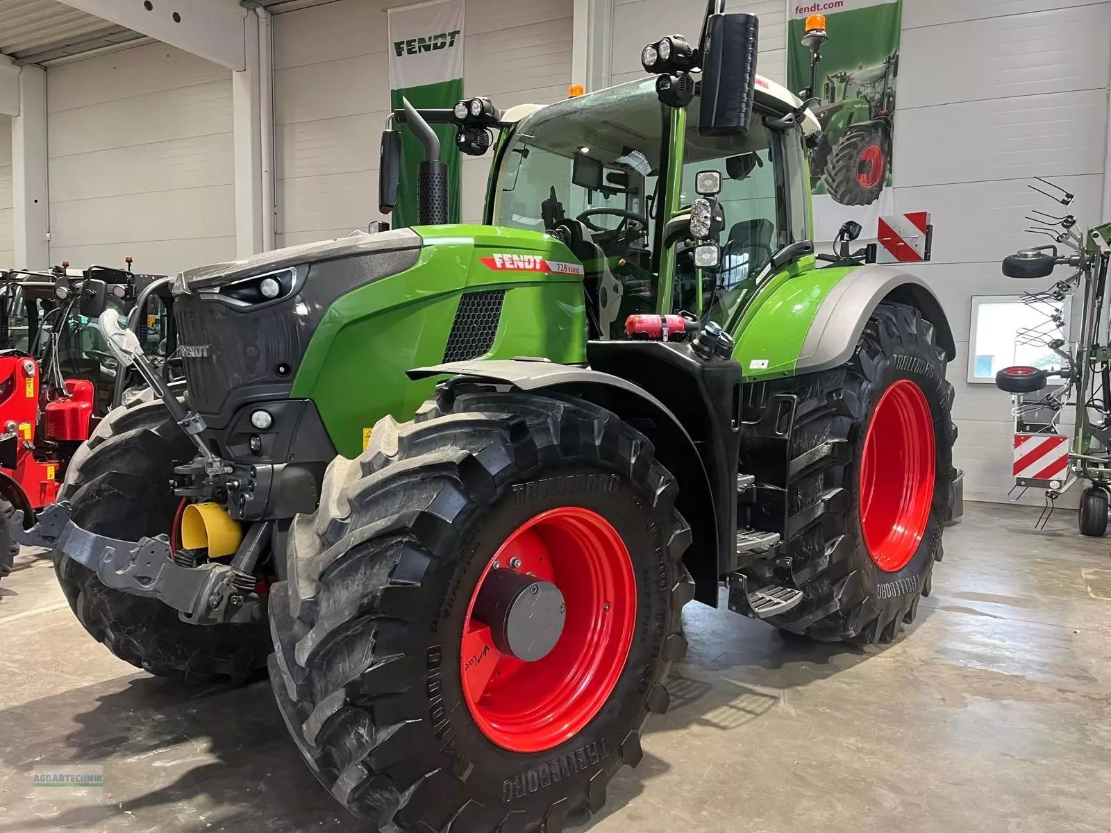 Fendt 728 Vario Traktor 274 000 EUR