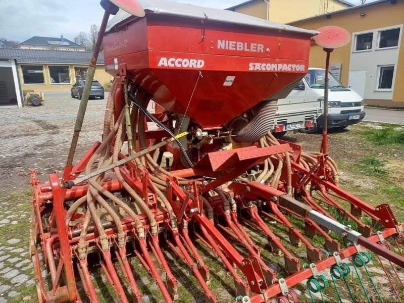 E-FARM: Kverneland gebr. kverneland mega seeder 2 - Burghiu - id ALURS7I - 6.500 EUR - Germania