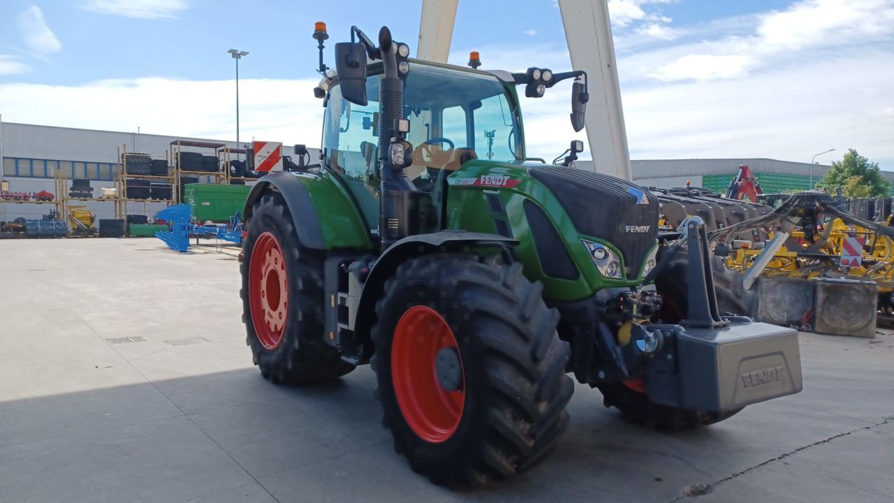 Fendt 724 Vario Tractor €160,000