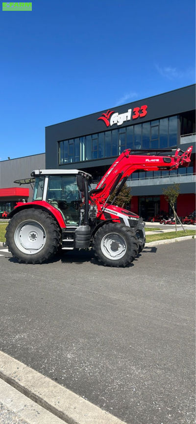 E-FARM: Massey Ferguson 5.S 115 - Tractor - id IUYNXL5 - €95,000 - Year of construction: 2022 - Engine hours: 450,Engine power (HP): 115,France