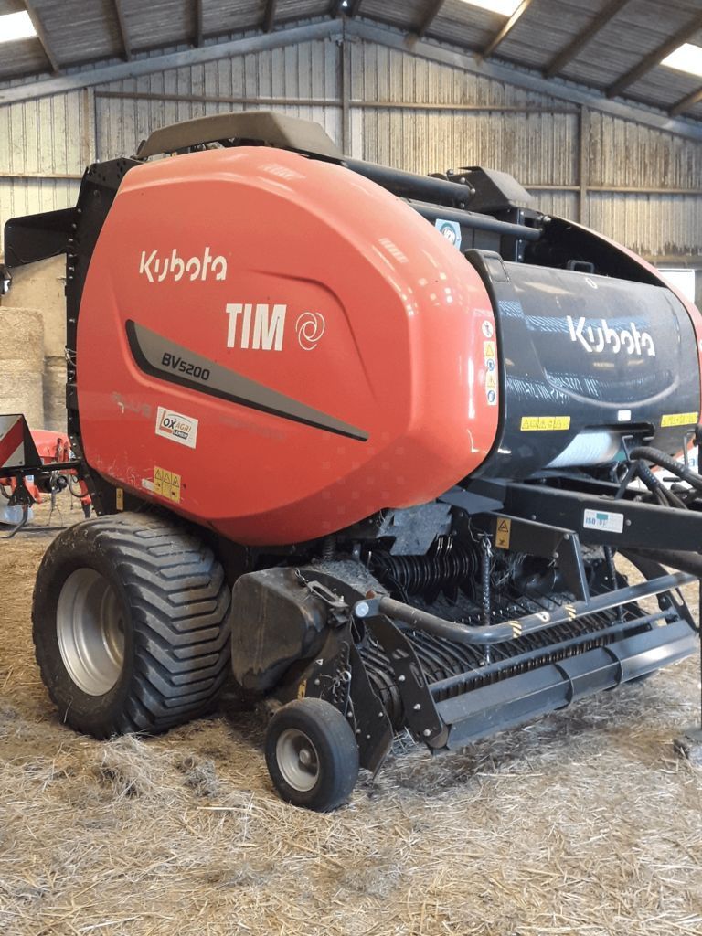 E-FARM: Kubota bv5200 - Baler - id JQKJKSF - €28,000 - Year of construction: 2021 - Total number of bales produced: 12,000,France