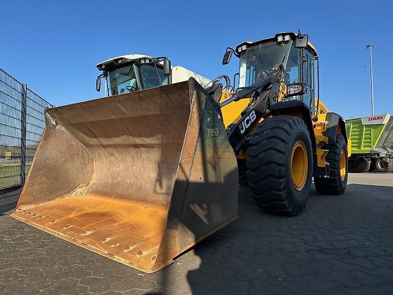 E-FARM: JCB 427 ht - Chargeuse sur pneus - id 47VPDEB - 66 750 € - Année: 2020 - Lecture du nombre d'heure: 9 300,Puissance du moteur (chevaux): 160,Allemagne