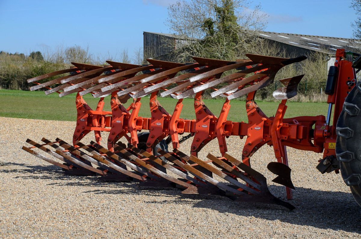 E-FARM: Kuhn multi-master 153 plough 5 furrows - Arado - id HSDDUGY - 19.675 € - Año: 2020 - Reino Unido