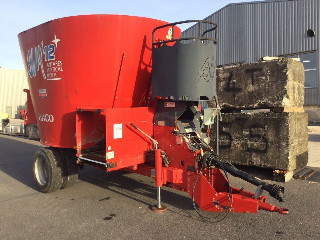 E-FARM: Zago avm 12 - Mixer feeder - id 8J2FRC9 - €7,900 - Year of construction: 2013 - France