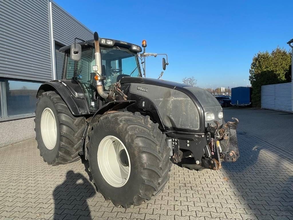 Valtra T 151 Traktor