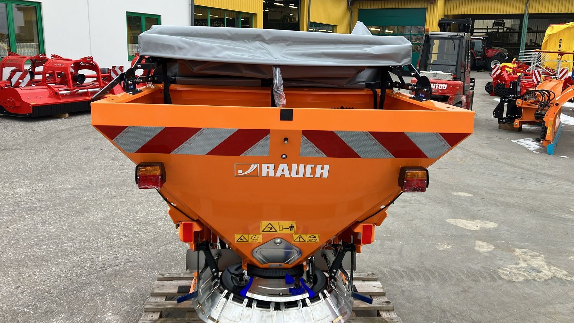 Rauch AXEO 18.1 Winterdienststreuer Urządzenie do użytku komunalnego 9167 €