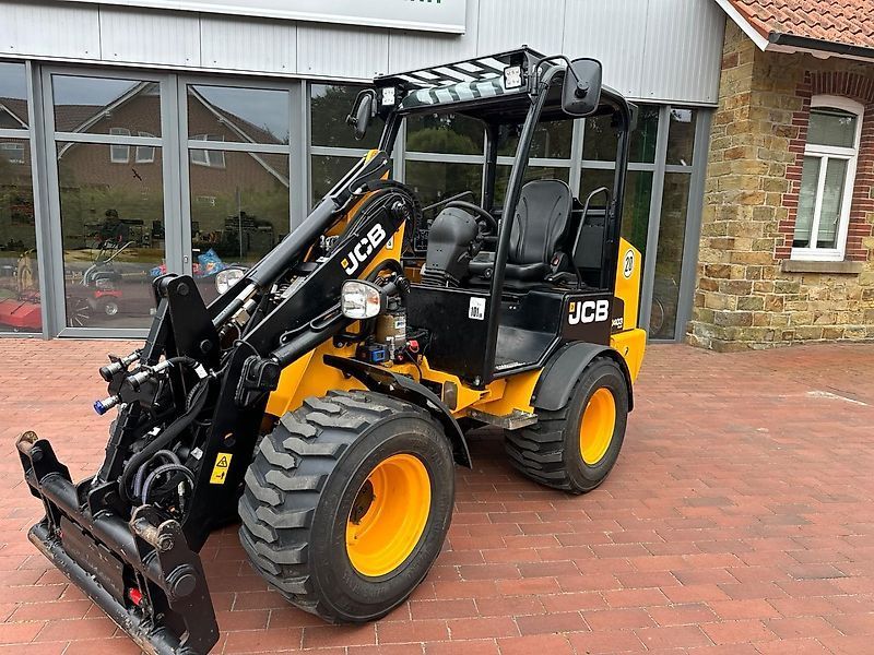 E-FARM: JCB 403 plus agri großer motor, zentralschmierung - Chargeuse compacte - id EJYWQRR - 36 555 € - Année: 2022 - Allemagne
